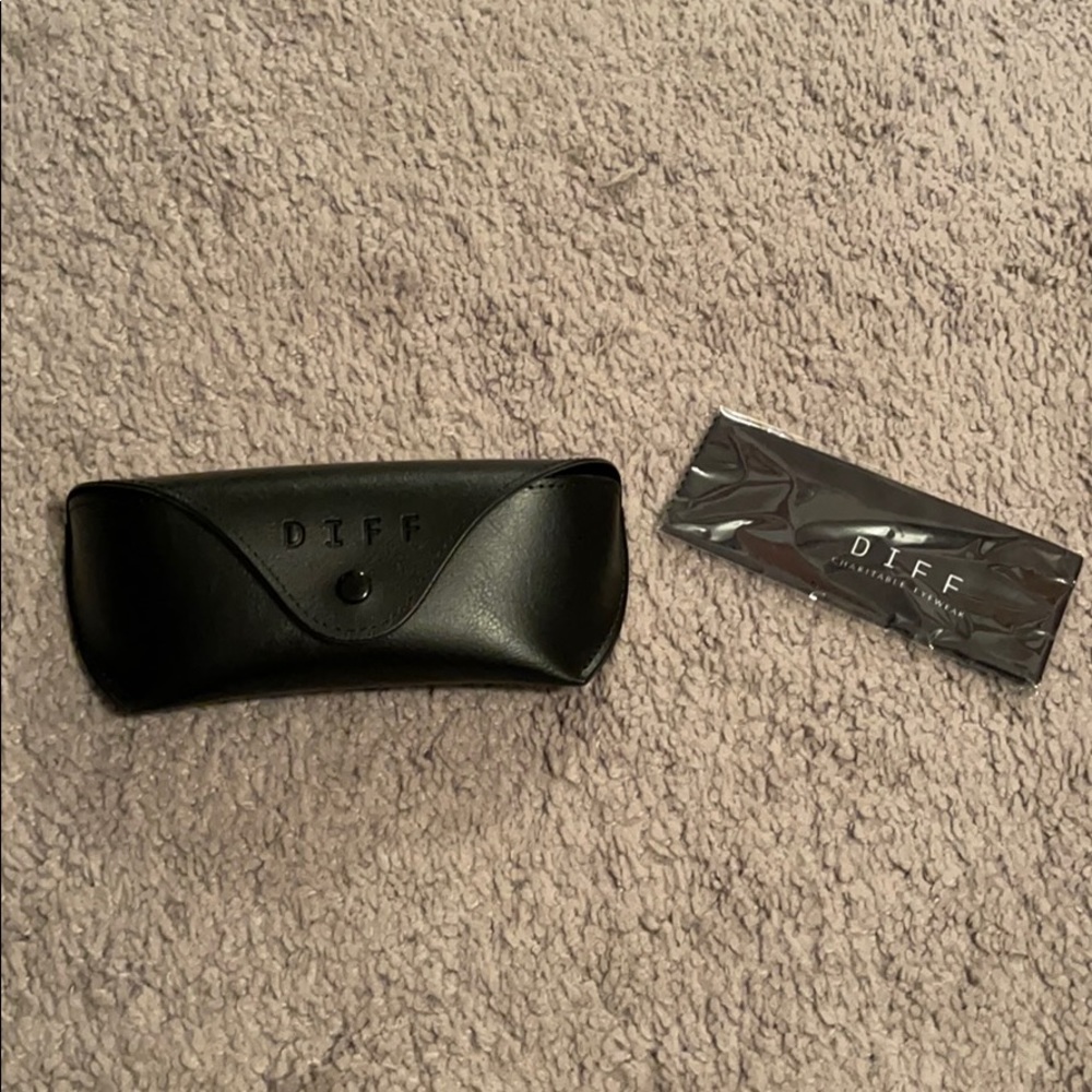 Diff Sunglass Case with Duster